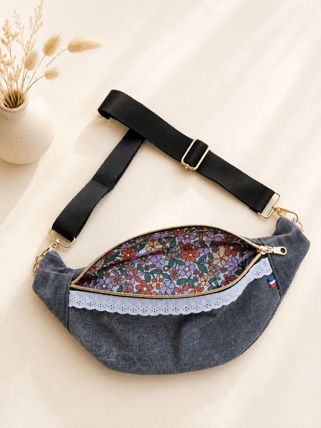 Banane jean broderie upcycling